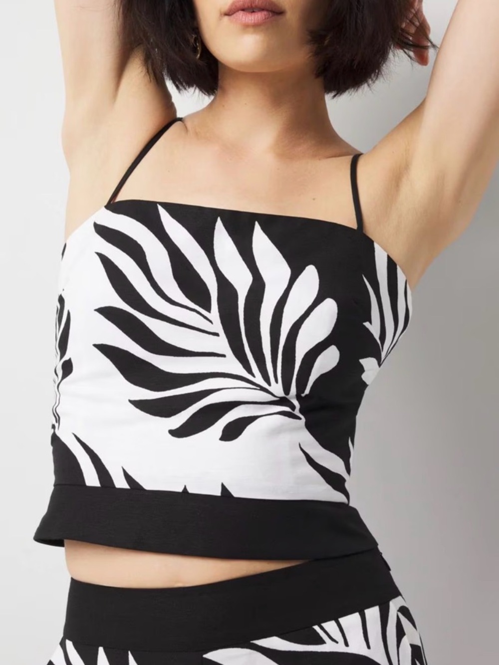 NWT White House Black Market Black & White Leaf-Print Spaghetti Strap Camisole